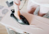 รีดผ้าปูที่นอน: จำเป็นหรือไม่? และวิธีร่นเวลาให้เรียบง่ายฉบับคนมีเวลาน้อย รีดผ้าปูที่นอน: จำเป็นหรือไม่? และวิธีร่นเวลาให้เรียบง่ายฉบับคนมีเวลาน้อย