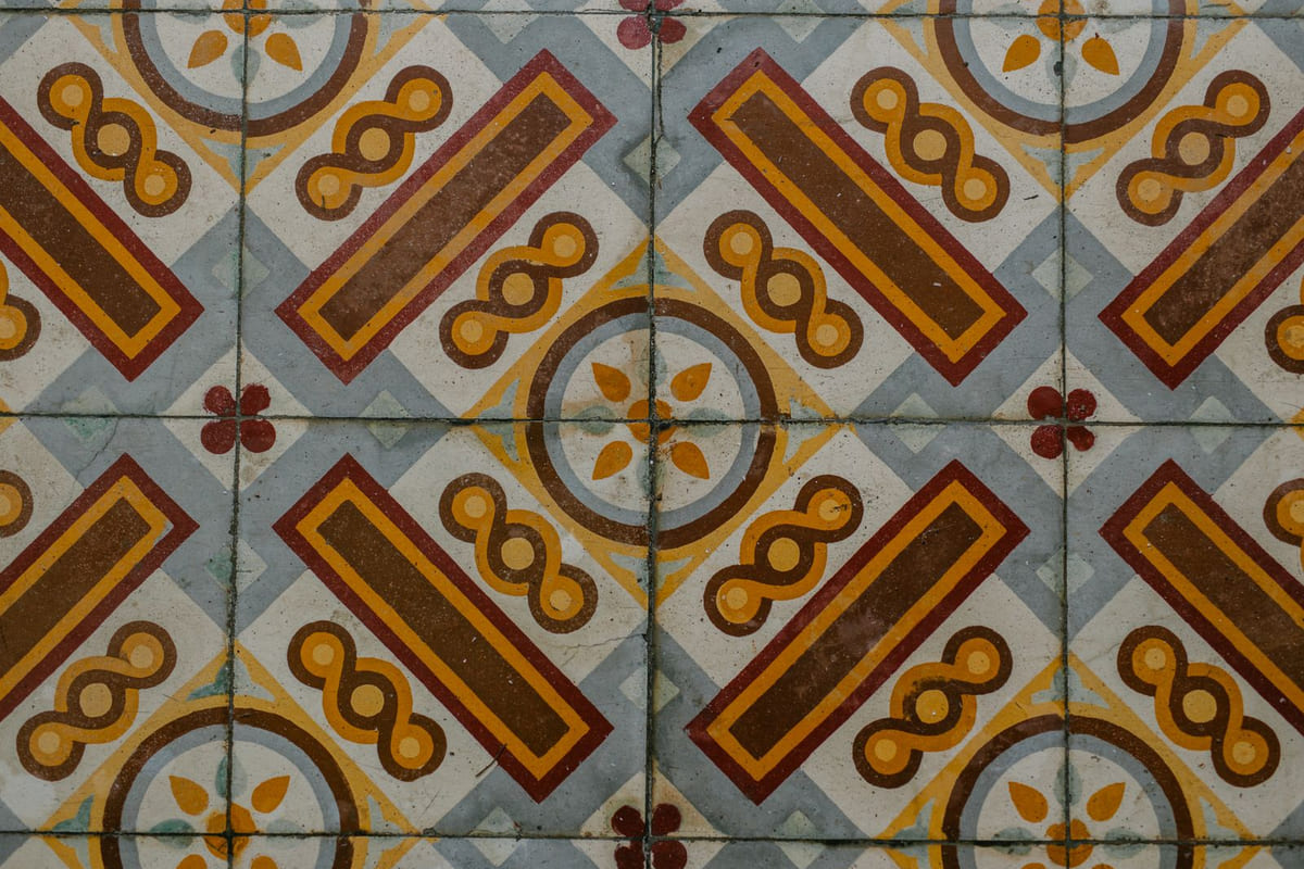 กระเบื้องระเบียง: ทำไมคุณถึงเลือกผิดซ้ำซาก และจะเปลี่ยนระเบียงพัง ๆ ให้ทนแดดทนฝนได้อย่างไร