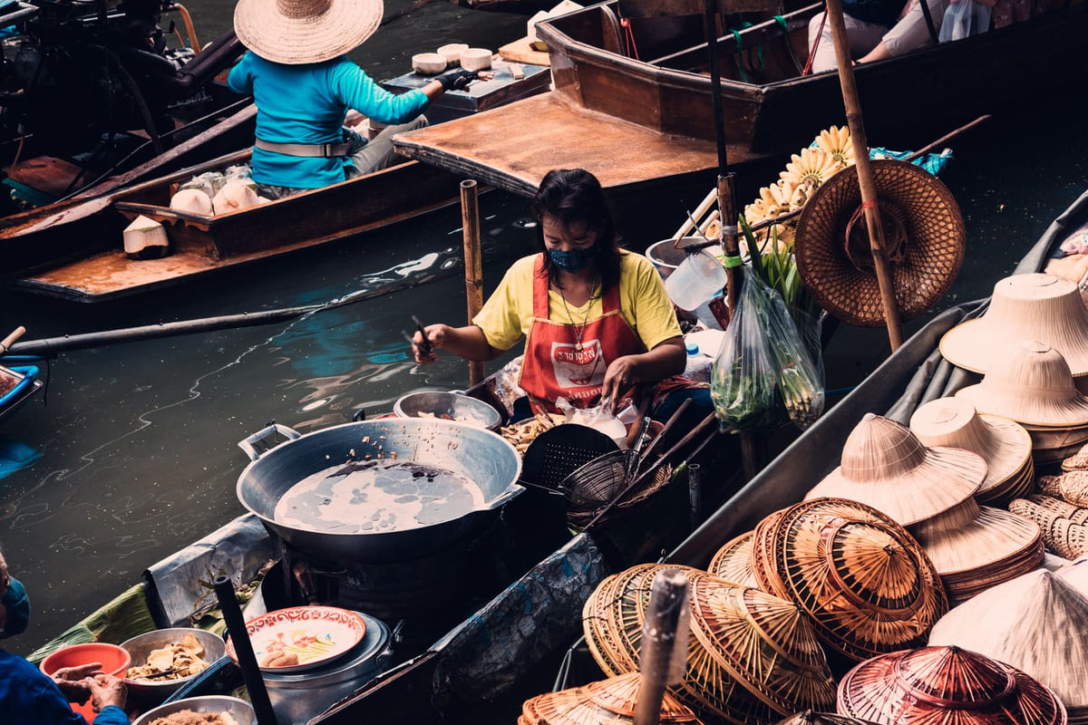 ความเชื่อเรื่องตัดเล็บตัดผมใส่กระทง: 'ปล่อยทุกข์' หรือแค่ 'สร้างภาระ' ให้ธรรมชาติ?